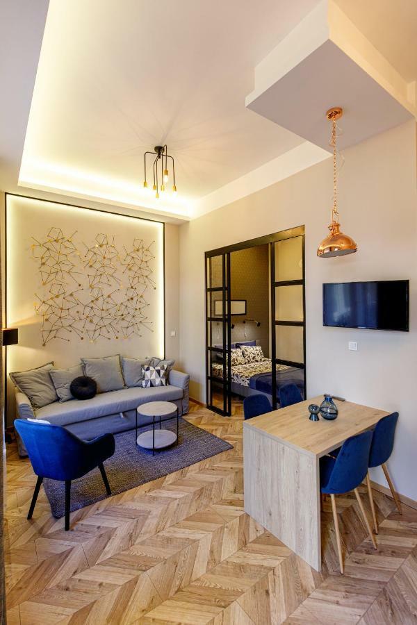 E13 - Elegant * Budapeste
