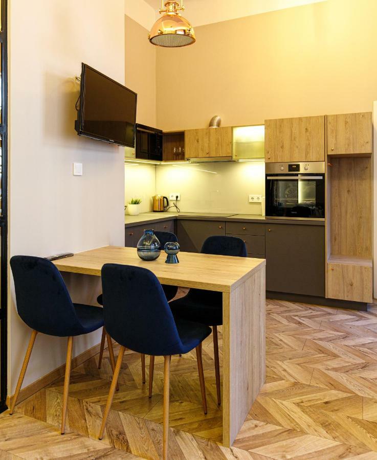 E13 - Elegant * Budapeste