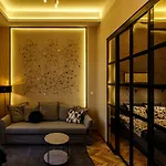 E13 - Elegant Apartment